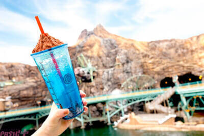 東京ディズニーシーの25周年を祝う“スパークリング・ジュビリー”が開催中！ 8つのテーマポートの魅力や25年間の歴史がつまった新グッズの魅力を紹介