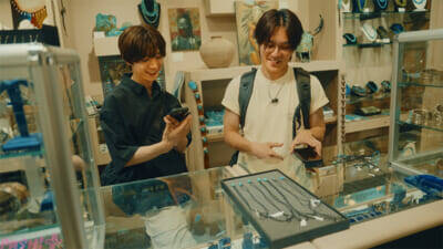 【トラジャサマバケ】メンバーお揃いのアクセサリーを調達し、温泉地でチルタイムを堪能！ 『Travis Japan Summer Vacation!! ―7人のアメリカ旅―』Episode 4あらすじ＆先行カット解禁
