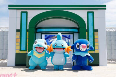 『ぽこ あ ポケモン』ワニノコ・ミズゴロウ・アシマリが登場し、エリアゲートを開通！ 「リアル『ぽこポケ』体験！「ブクブクうみぞこの街」in 横浜赤レンガ倉庫」がスタート