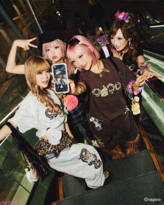 ちいかわたちが小麦ギャルになって登場!? マスコットやキーチェーンなどのかわいい『9090』×『ちいかわ』コラボアイテムが受注販売決定