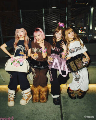 ちいかわたちが小麦ギャルになって登場!? マスコットやキーチェーンなどのかわいい『9090』×『ちいかわ』コラボアイテムが受注販売決定