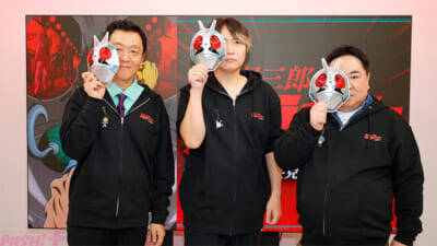 アニメ『東島丹三郎は仮面ライダーになりたい』年始年末特番が配信開始！ 声優・小西克幸さん、ドランクドラゴン・塚地さん、はりけ～んず・新井さんによる座談会インタビューも公開