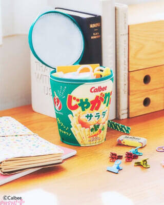『じゃがりこ』がかわいいポーチになっちゃった!? 本物そっくりの付属アイテムにも注目の『Calbee じゃがりこ 30th Anniversary ポーチ BOOK』が発売