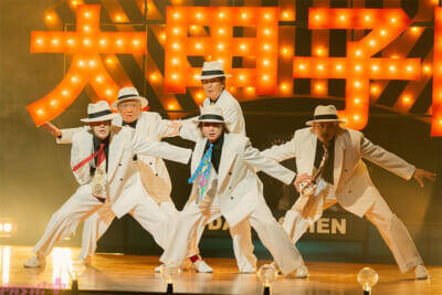 佐久間大介さん初単独主演映画『スペシャルズ』昭和・平成の名曲も！ 楽曲リスト＆“スペシャルズ”ダンス動画が解禁