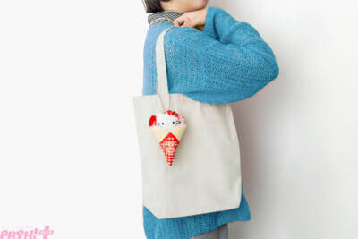 【サンリオ】マリオンクレープに包まれたハローキティがかわいすぎる…！ “ぬい活”にもピッタリのチャームが付属するコラボBOOKが3種類で発売