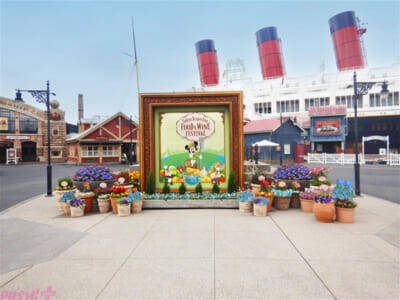 【ディズニー】『レミーのおいしいレストラン』の雰囲気を感じられるスペシャルメニュー＆グッズも！ “食の旅”を楽しめる「東京ディズニーシー・フード＆ワイン・フェスティバル」が開催