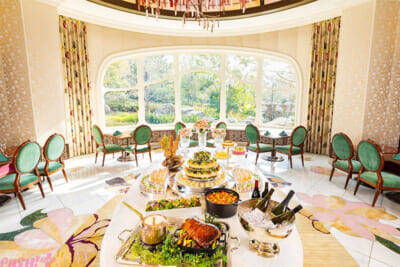 【ディズニー】『レミーのおいしいレストラン』の雰囲気を感じられるスペシャルメニュー＆グッズも！ “食の旅”を楽しめる「東京ディズニーシー・フード＆ワイン・フェスティバル」が開催