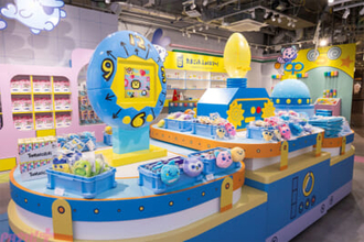 『たまごっち』かわいい限定グッズの購入や限定ミニフィギュアの詰め放題体験、たまごっちたちとのグリーティングも！ 公式ショップ『たまごっち ふぁくとり～！』がオープン