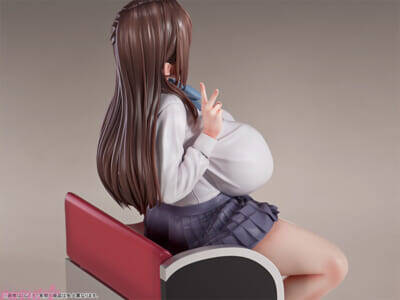 大迫力バストに視線集中…！ 電車でおちゃめな姿を見せる「白河瀬ゆきな」がフィギュアになって新登場