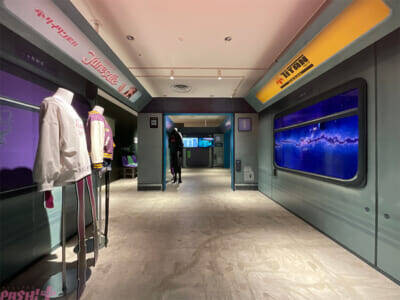 【ミルサブ】亀山陽平監督のサイン会も実施！ アサミ＆リョーコ、ハガの描きおろしグッズなど新商品も登場の「銀河特急 ミルキー☆サブウェイ 銀河の果てまでいってきました！展 in 心斎橋」が開催決定