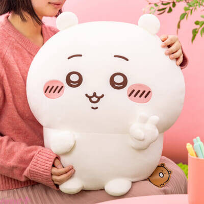 【ちいかわ】超BIGぬいぐるみや集めて楽しいおともだちマスコットなどかわいいグッズがラインナップ！ 『ちいかわだらけくじ』『ハチワレだらけくじ』が同時開催