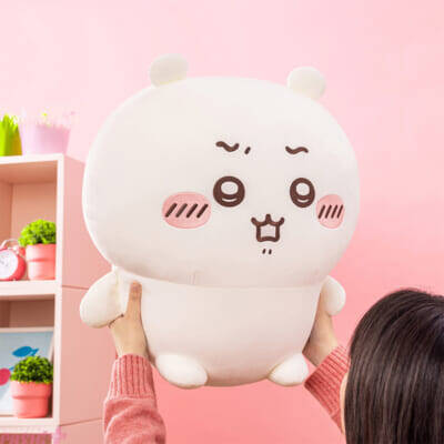 【ちいかわ】超BIGぬいぐるみや集めて楽しいおともだちマスコットなどかわいいグッズがラインナップ！ 『ちいかわだらけくじ』『ハチワレだらけくじ』が同時開催