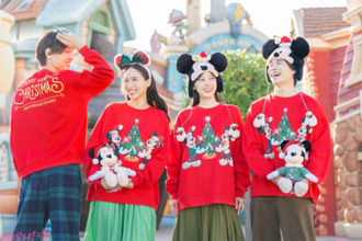 【ディズニー】クリスマスらしい衣装のミッキーたちがカワイイ！ 東京ディズニーリゾートのクリスマススペシャルグッズとスペシャルメニューを紹介