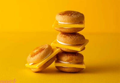 「カービィカフェ」とコラボしたかわいいデザインはファン必見！ 『カービィのストロベリーバーガー』が公式通販初登場