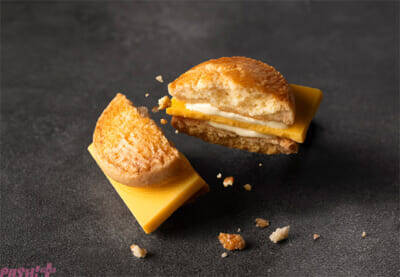 「カービィカフェ」とコラボしたかわいいデザインはファン必見！ 『カービィのストロベリーバーガー』が公式通販初登場