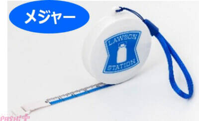 コンビニ「LAWSON(ローソン)」の看板がかわいい卓上ミラーやミニポーチに!? “そのまんま”付録になった公式ブック3種が宝島社より発売