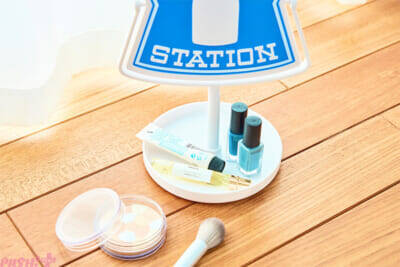 コンビニ「LAWSON(ローソン)」の看板がかわいい卓上ミラーやミニポーチに!? “そのまんま”付録になった公式ブック3種が宝島社より発売