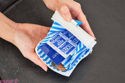 コンビニ「LAWSON(ローソン)」の看板がかわいい卓上ミラーやミニポーチに!? “そのまんま”付録になった公式ブック3種が宝島社より発売