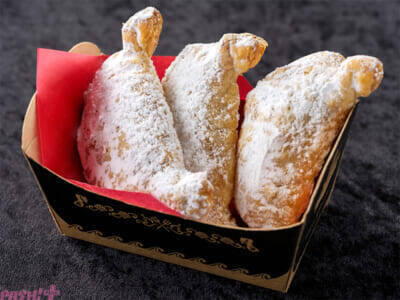 【ディズニー】「ディズニーストーリービヨンド」第三弾ではオシャレなカーニバルマスクや猫のニャーリオのかわいいぬいぐるみバッジが登場！ スペシャルグッズ＆スペシャルメニューを紹介