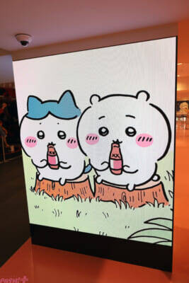 『ちいかわ』ファンは池袋へGO！ 思わずアピールしたくなるかわいいグッズや床まで要チェックの装飾など見どころ満載の「ちいかわらんど 池袋パルコ店」の店内をフォトレポートでお届け