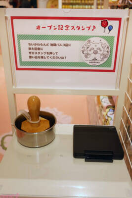 『ちいかわ』ファンは池袋へGO！ 思わずアピールしたくなるかわいいグッズや床まで要チェックの装飾など見どころ満載の「ちいかわらんど 池袋パルコ店」の店内をフォトレポートでお届け