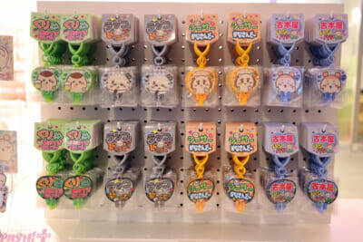 『ちいかわ』ファンは池袋へGO！ 思わずアピールしたくなるかわいいグッズや床まで要チェックの装飾など見どころ満載の「ちいかわらんど 池袋パルコ店」の店内をフォトレポートでお届け