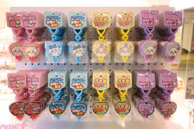 『ちいかわ』ファンは池袋へGO！ 思わずアピールしたくなるかわいいグッズや床まで要チェックの装飾など見どころ満載の「ちいかわらんど 池袋パルコ店」の店内をフォトレポートでお届け