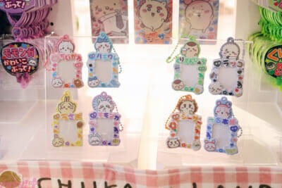 『ちいかわ』ファンは池袋へGO！ 思わずアピールしたくなるかわいいグッズや床まで要チェックの装飾など見どころ満載の「ちいかわらんど 池袋パルコ店」の店内をフォトレポートでお届け