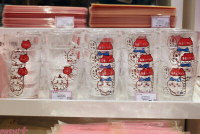 『ちいかわ』ファンは池袋へGO！ 思わずアピールしたくなるかわいいグッズや床まで要チェックの装飾など見どころ満載の「ちいかわらんど 池袋パルコ店」の店内をフォトレポートでお届け