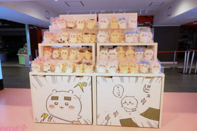 『ちいかわ』ファンは池袋へGO！ 思わずアピールしたくなるかわいいグッズや床まで要チェックの装飾など見どころ満載の「ちいかわらんど 池袋パルコ店」の店内をフォトレポートでお届け