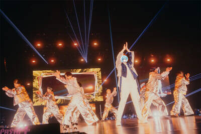 「すとぷり」ころんが黒王子衣装やショートジャケット姿で魅せる！ 『ころわん！ -あけおめライブ2026- inさいたまスーパーアリーナ』写真＆セトリ月ライブレポートが到着