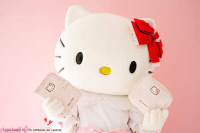 【サンリオ】「ハローキティ×Maison de FLEUR」待望のコラボが実現！ ブランドムックが“いちご”がテーマのかわいいケースやチャーム付きで登場