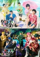 【松ステ】表と裏で異なるデザインはファン必見！ 『おそ松さん on STAGE～SIX MEN’S SHOW TIME～2nd SEASON 2』豪華来場者特典「両面ビジュアルアクリルカード」が配布決定