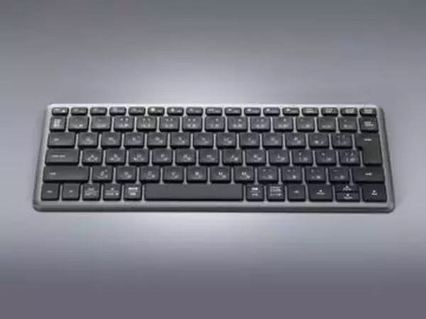 キー中央の凹みで指先にフィットする、3台接続対応の無線キーボード