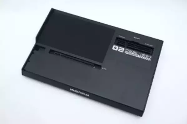 【やじうまミニレビュー】いよいよeGPUもThunderbolt 5対応に！MINISFORUMの多機能ドック「DEG2」を試す