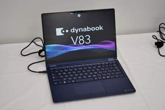 ペンを本体に収納して989g！Core Ultraシリーズ3搭載の2in1「dynabook V83/PA」