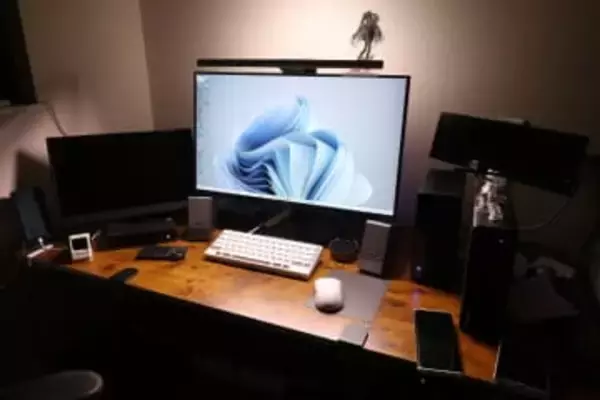 【やじうまミニレビュー】なにこれ最高、最強。「ScreenBar Halo 2」で照明の進化を体感した