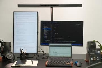 2画面環境向けモニターライト「ScreenBar Max」登場。iMac専用モデルも