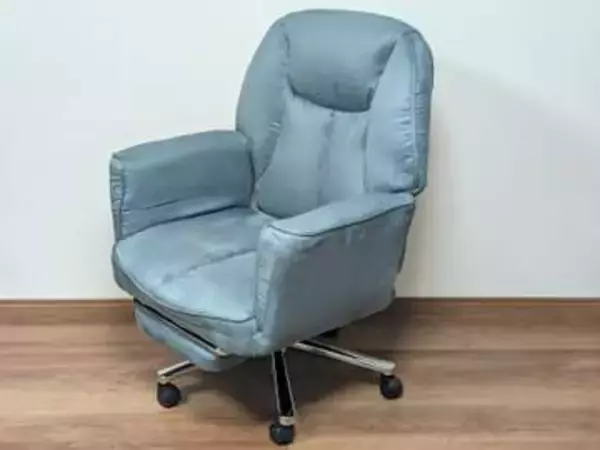 【やじうまミニレビュー】あぐら族の筆者が買った「ソファチェア」、快適なのだが難関も……
