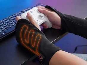 素手の操作感はそのままに手を温められるヒーター付きゲーミング手袋
