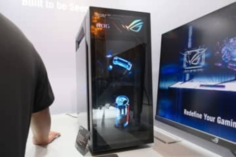 アニメや画像をケース前面/側面に映せるゲーミングPC「ROG G1000」