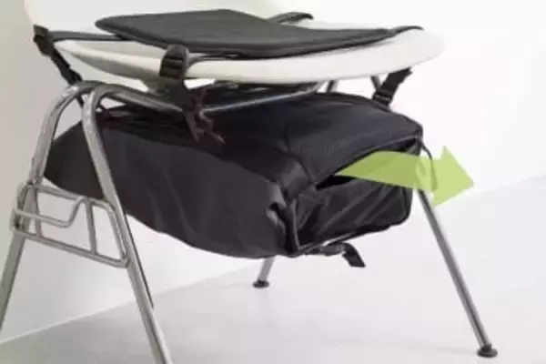 足元の荷物問題はこれで解決！座席下につるせる新発想のバッグ