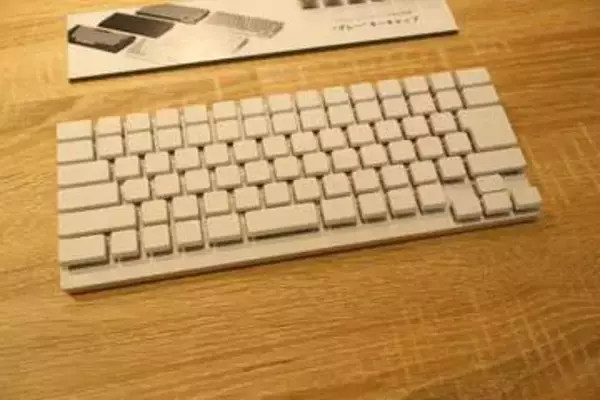 「FMV Keyboard X」登場。静音磁気スイッチ搭載、ギリギリまでコンパクトに