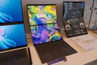 ベゼルもボディも小さくなった2画面ノートの新型「Zenbook DUO」