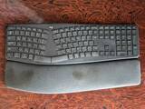 「【PC Watchのキーボード黙示録】だいすきエルゴノミクス！お願いだからずっと出し続けて！ロジクール「ERGO K860」【ライター森田秀一の場合】」の画像1