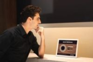 Samsung、植物由来のバイオ樹脂を採用した13型カラー電子ペーパー