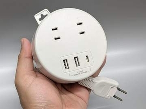 【やじうまミニレビュー】2,750円でケーブル完全収納。3COINSの丸型タップは外出先で重宝する