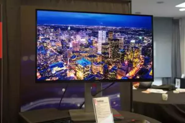 インクジェットOLED搭載の27型4Kモニター「ThinkVision P27UL-40」