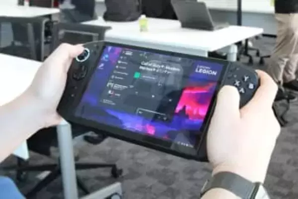 8.8型ゲーミングPC「Legion Go」後継機はOLED採用。9万円台の軽量モデルも