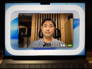 【Mac Info】ビデオ通話で顔が暗い問題、macOS 26.2新機能「エッジライト」で解決！